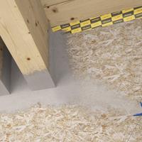 FLUID MEMBRANE aplicată cu pulverizare pe grinzi de lemn și placă OSB